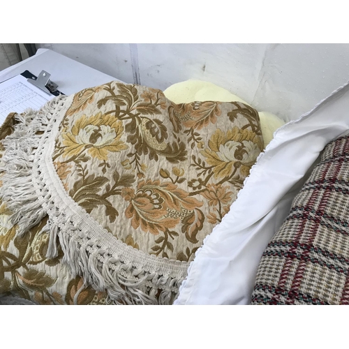 137 - QTY OF BEDDING BLANKETS AND STAY DRY PANTS