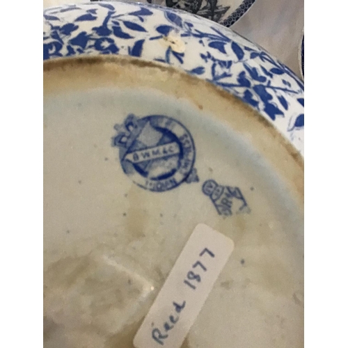 106 - LARGE QTY OF VICTORIAN AND LATER BLUE & WHITE PATTERNED CERAMICS