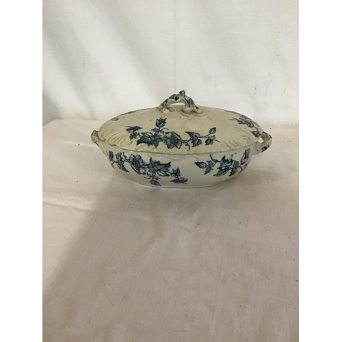 106 - LARGE QTY OF VICTORIAN AND LATER BLUE & WHITE PATTERNED CERAMICS