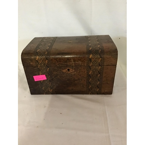 95 - QTY OF WOODEN ITEMS TO INCLUDE JEWELLRY BOXES, CHESS SET, CHINESE TINS ETC