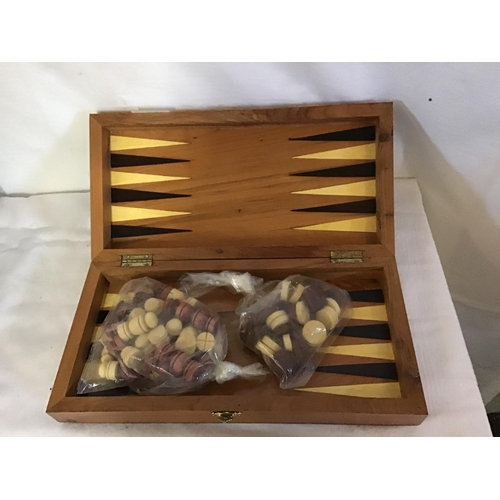 95 - QTY OF WOODEN ITEMS TO INCLUDE JEWELLRY BOXES, CHESS SET, CHINESE TINS ETC