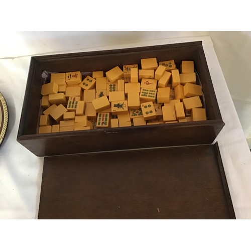 95 - QTY OF WOODEN ITEMS TO INCLUDE JEWELLRY BOXES, CHESS SET, CHINESE TINS ETC