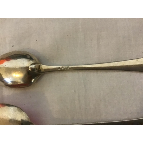 141 - LARGE QTY OF CUTLERY TO INCLUDE 5 PIECES OF SILVER AND SILVER HANDLED ITEMS