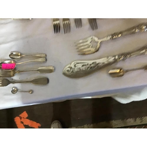 141 - LARGE QTY OF CUTLERY TO INCLUDE 5 PIECES OF SILVER AND SILVER HANDLED ITEMS