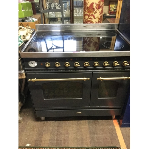 255 - BRITTANIA ELECTRIC RANGE COOKER - WORKING ORDER