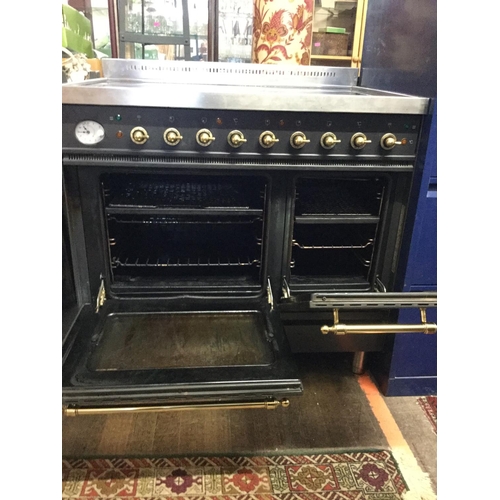 255 - BRITTANIA ELECTRIC RANGE COOKER - WORKING ORDER