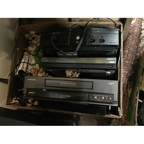 182 - QTY OF ELECTRICAL ITEMS TO INCLUDE - KENWOOD STEREO, FREEVIEW BOXES, PROJECTOR SCREEN ETC