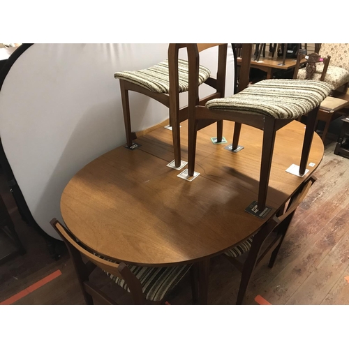 294 - TEAK EXTENDING RETRO DINING TABLE & 6 MATCHING CHAIRS