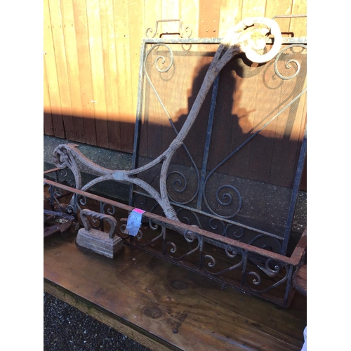 11 - QTY OF IRONWORK ITEMS TO INCLUDE FENDER, BENCH END, FLAT IRON HINGES ETC