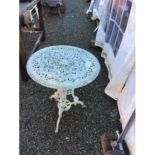 24 - ORNATE ALUMINIUM DECORATIVE PATIO/GARDEN TABLE