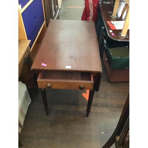 325 - VICTORIAN MAHOGANY PEMBROOKE TABLE WITH DRAWER