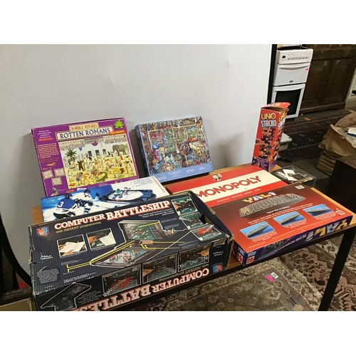 351 - LARGE QTY OF VINTAGE & LATER GAMES TO INCLUDE REBOUND, MONOPOLY, COMPUTER BATTLESHIP ETC DRONE ETC