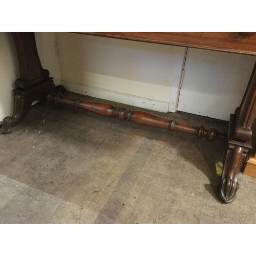 423 - VICTORIAN MAHOGANY STRETCHERED WRITING TABLE WITH 2 DRAWERS