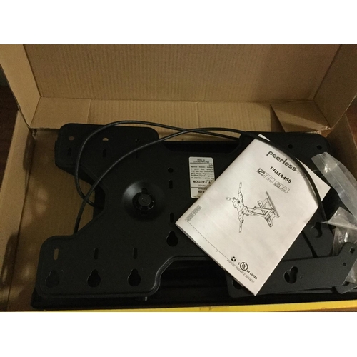 425 - TV WALL BRACKET IN BOX