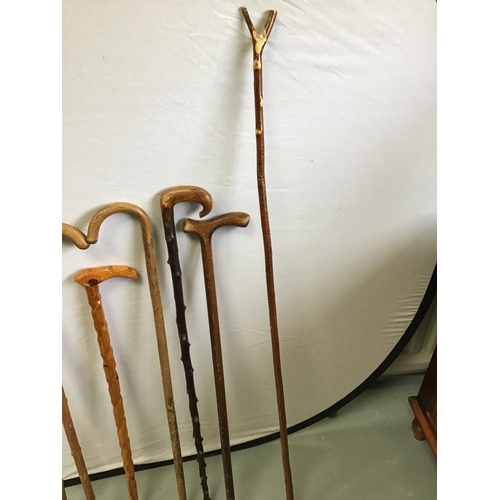 54 - QTY OF VINTAGE WALKING STICKS, THUMBSTICK ETC