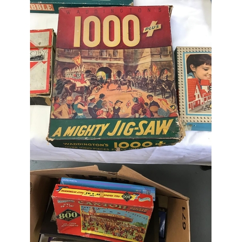 55 - BOX OF VINTAGE GAMES TO INCLUDE LEGO, SNOOKER CUES ETC