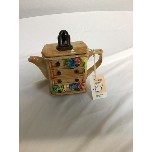 114 - 4 COLLECTORS NOVELTY TEAPOTS