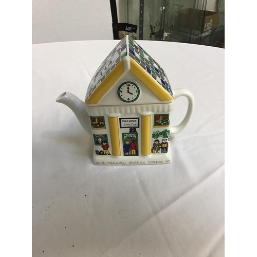 114 - 4 COLLECTORS NOVELTY TEAPOTS