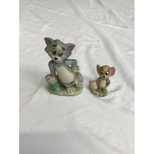 88 - QTY OF ORNAMENTS TO INCLUDE BESWICK CAT,WADE TOM & JERRY AND FLO BLUE DOLLS TEA SET ETC