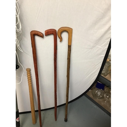 133 - QTY OF WALKING STICKS, TRUNCHEON AND NEW ROTARTY CLOTHES LINE