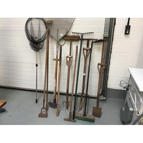 153 - QTY OF GARDEN TOOLS ETC