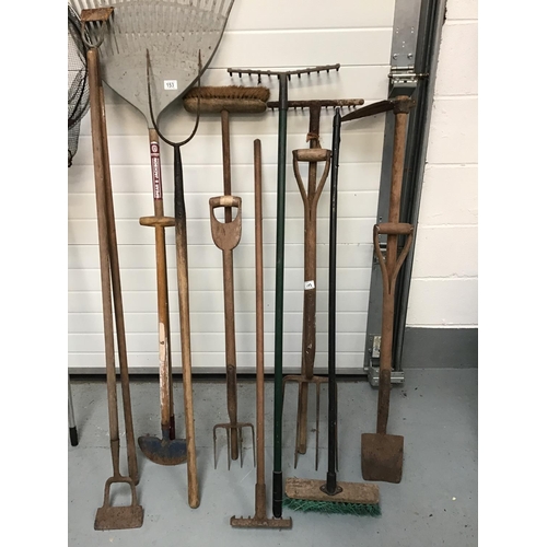 153 - QTY OF GARDEN TOOLS ETC