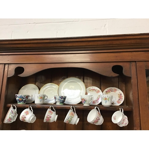 244 - VICTORIAN KITCHEN PIECE WITH 3 DRAWERS, 2 DOORS AND DOG KENNEL CENTRE - 3 SHELVES FLANKED BY 2 GLAZE... 