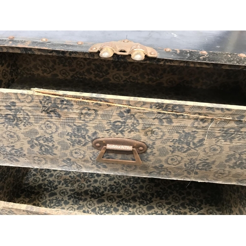 279 - VINTAGE FITTED TRAVELLERS TRUNK - 23