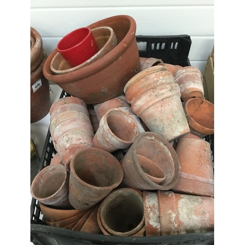 400 - 2 BOXES OF TERRACOTTA PLANT POTS & OTHER GARDEN PLANTERS