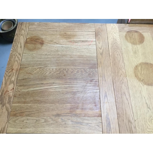 402 - LIGHT OAK EXTENDING DINING TABLE WITH 2 LEAVES - 33