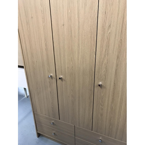 328 - MODERN 3 DOOR WARDROBE WITH 4 DRAWERS TO BASE