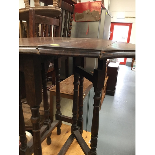 350 - SMALL OAK DROP LEAF TABLE A/F - Damage to one Leaf  - Height 29