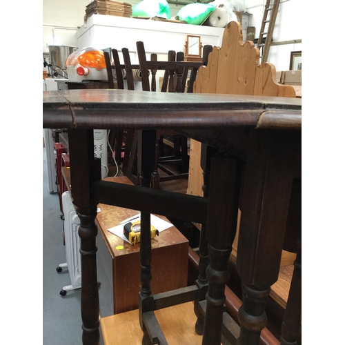 350 - SMALL OAK DROP LEAF TABLE A/F - Damage to one Leaf  - Height 29