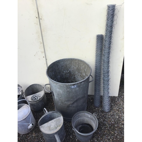 31 - QTY OF GALVANISED ITEMS TO INCLUDE DUSTBIN, WATERING CANS, BUCKETS ETC