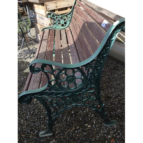 50 - METAL AND WOODEN GARDEN BENCH
L 50