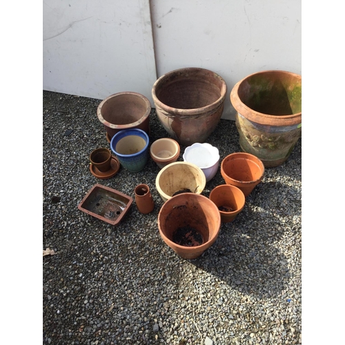 81 - QTY OF VARIOUS GARDEN PLANTERS