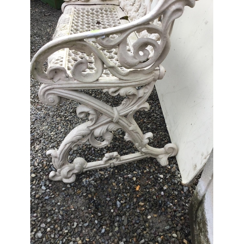 94 - DECORATIVE CAST IRON GARDEN SEAT
L 38