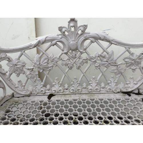 94 - DECORATIVE CAST IRON GARDEN SEAT
L 38