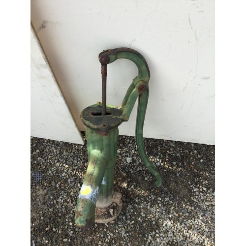 99 - CAST IRON GARDEN PUMP
H 27