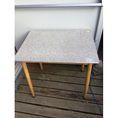 111 - VINTAGE KITCHEN TABLE, 2 FOLDING TABLES, 3 FOLDING CHAIRS AND A KITCHEN TIDY