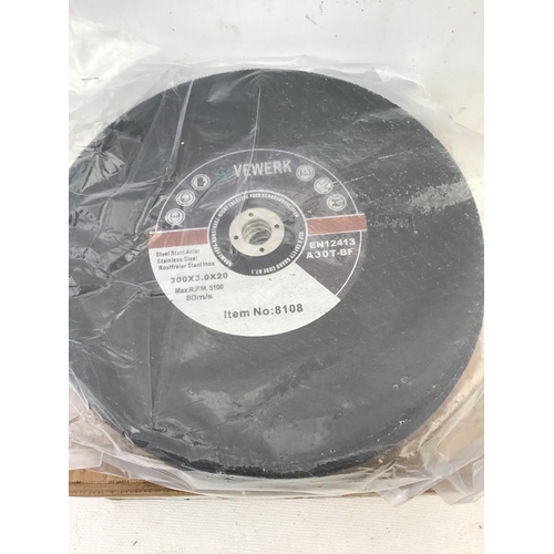 129 - 25 BRAND NEW CUTTING DISKS 
D 12