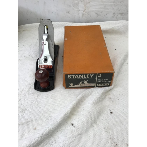 163 - STANLEY NO 4 PLANE IN BOX, RECORD PLANE WITH SPARE BLADES IN BOX, A RECORD NO 4 PLANE IN BOX AND A M... 