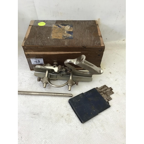 163 - STANLEY NO 4 PLANE IN BOX, RECORD PLANE WITH SPARE BLADES IN BOX, A RECORD NO 4 PLANE IN BOX AND A M... 