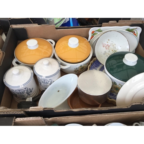 192 - 7 BOXES OF ODDS TO INCLUDE CHINA GLASSWARE KITCHEN ITEMS ETC