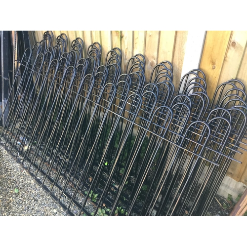 245 - 10 METAL RAILINGS
L 76