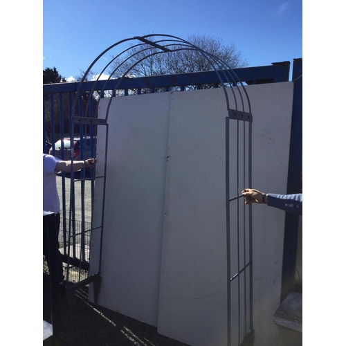 250 - METAL GARDEN ARCH
W 53