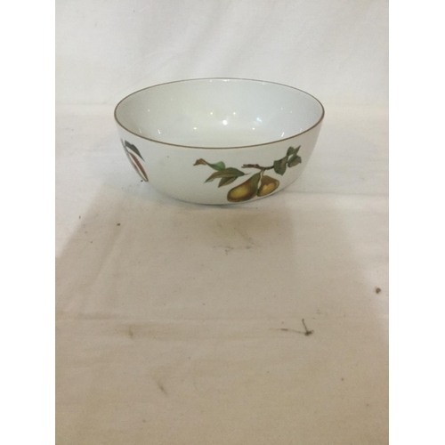 286 - ROYAL WORCESTER OLD ENGLISH GAME COOK POT ALONG WITH AN EVESHAM PATTERN FRUIT BOWL