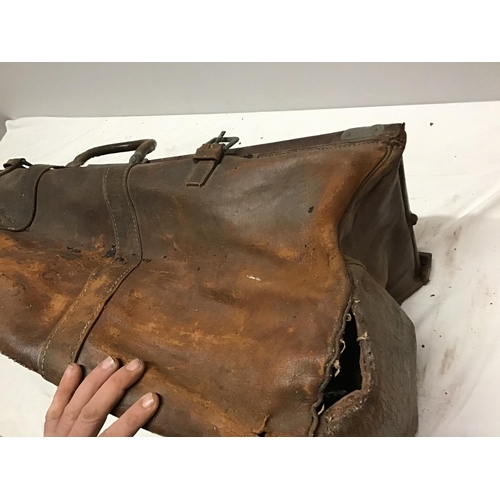 399 - ANTIQUE LEATHER CRICKET BAG