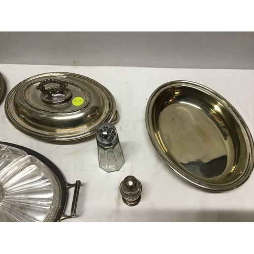 401 - QTY OF SILVER PLATED ITEMS TO INCLUDE TUREENS, GALLERY TRAY, HIP FLASK ETC