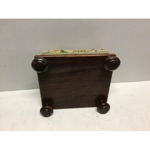 409 - VICTORIAN TAPESTRY KNEELING STOOL